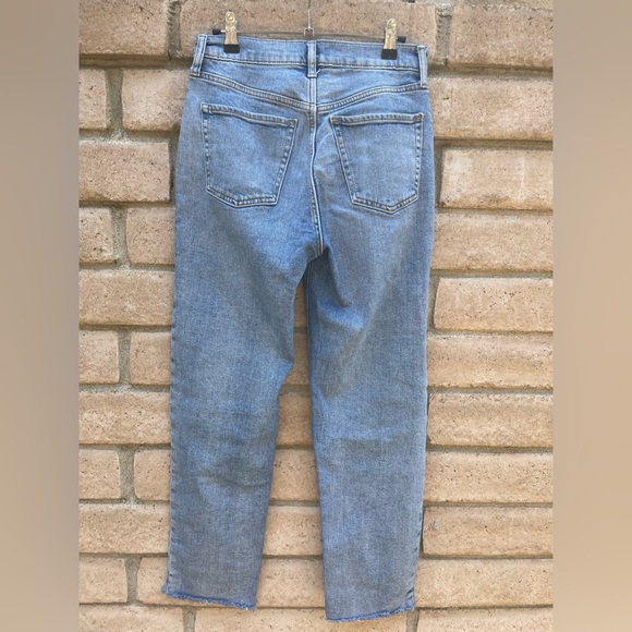 Old Navy Extra High-Rise Sky-High Straight Jeans Size 4 - Picture 6 of 8